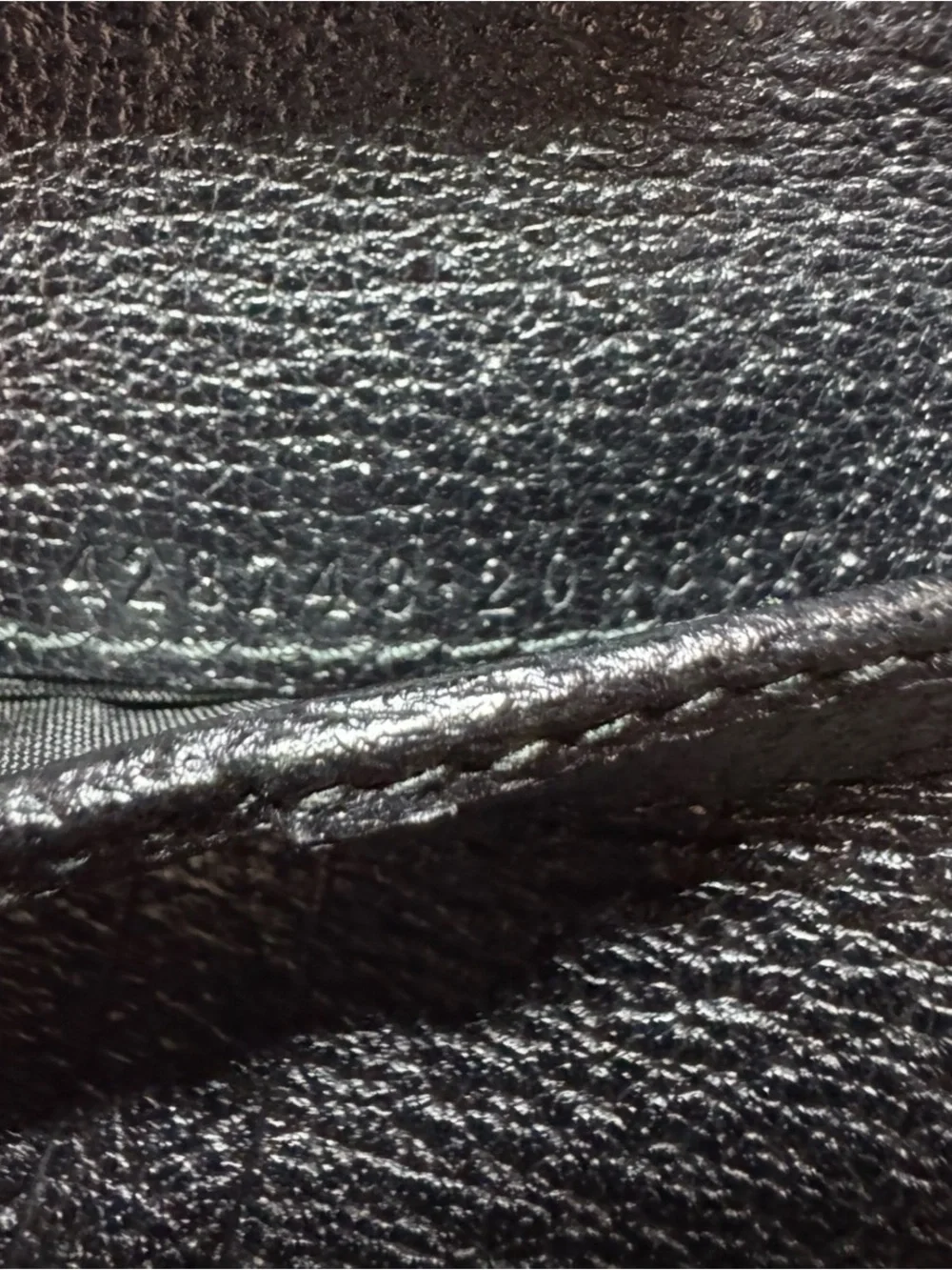 NWOT Gucci Textured Dollar Calfskin Leather Web Bifold Wallet
